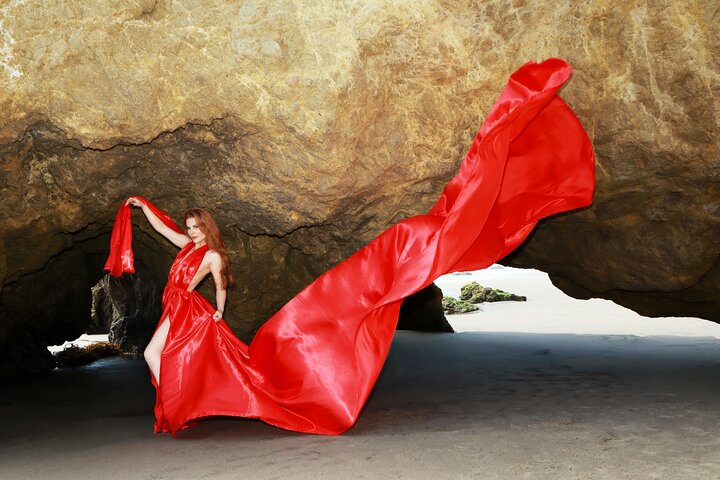 Experience the magic of Hollywood with a glamorous photoshoot as flowing fabric dances in the breeze against stunning natural backdrops revealing your inner beauty in every shot.